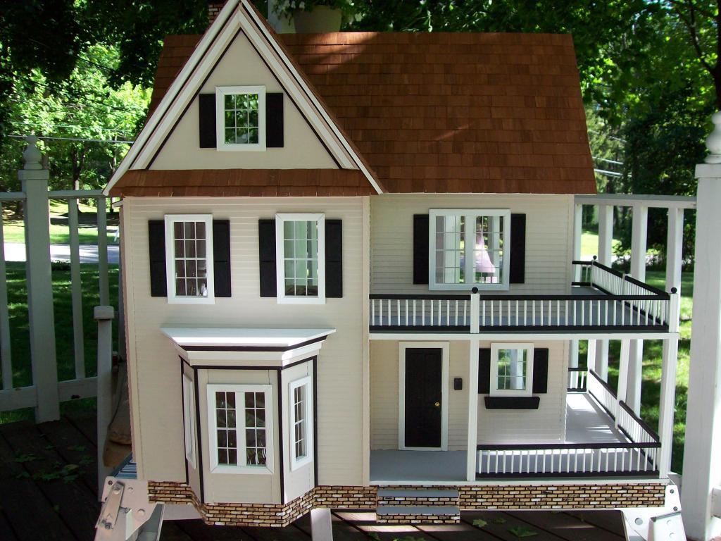 victoria's farmhouse dollhouse