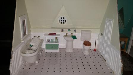 BATHROOM SHOWING WALL PANELS  RESIZED.jpg