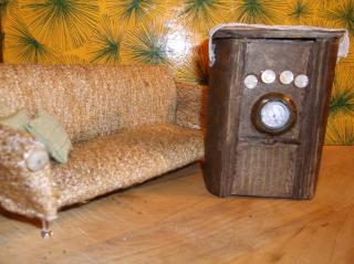 Couch and Zenith floor radio